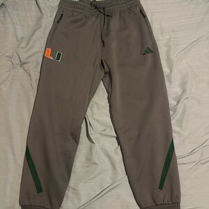 UM Team issued Sweat pants Size L